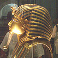 Quelle: Peter Funk. Totenmaske von Tutanchamun aus KV 62